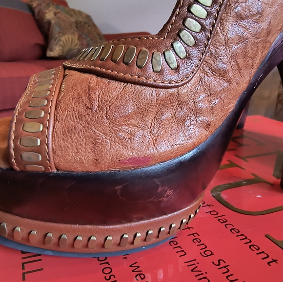 Colleen Cordero Platform Heels Studded Brown Leather and Wood High Heels - Picture 7 of 16